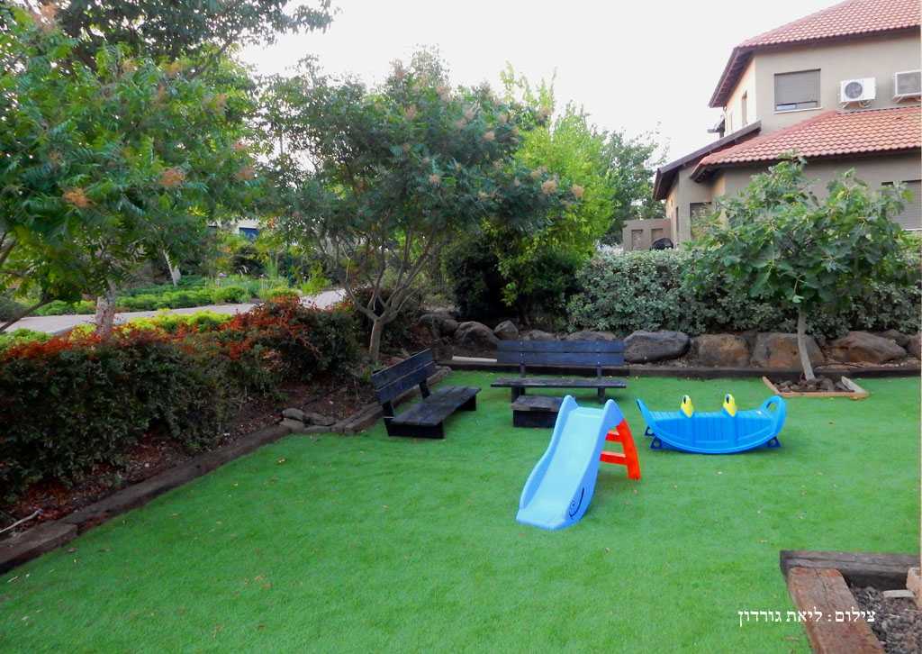 חצר הצימר מוצלת