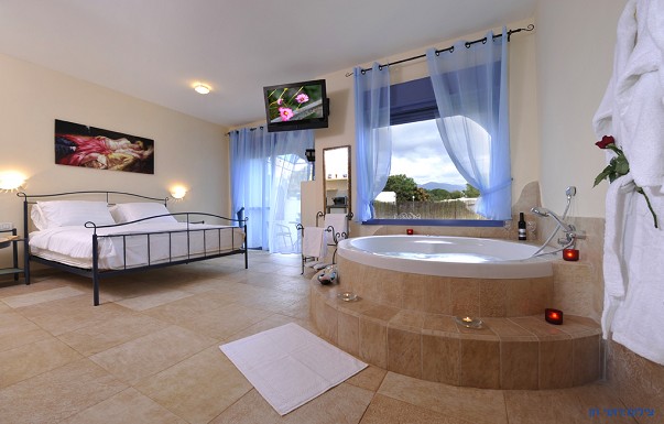 אולימפוס הכפר היווני - ������ �הכפר היווני - מעיין ברוך - ������ ����