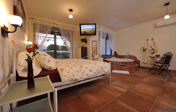 אולימפוס הכפר היווני - ������ �הכפר היווני - מעיין ברוך - ������ ����