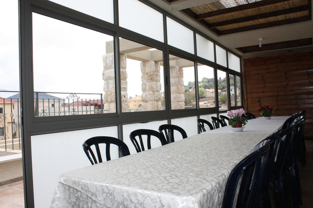 פרגולה ממוזגת במרפסת היחידה המשפחתית