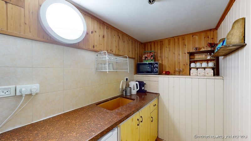 צימר בית זורע במנחמיה בקתת יותם מטבחון