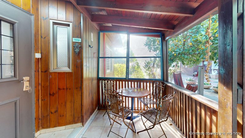 צימרים במנחמיה  מרפסת צימר עופר