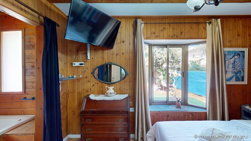 צימרים בעמק המעיינות בית זורע במנחמיה  עופר מיטה זוגית