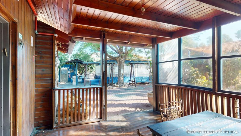 בקתות יובל בית זורע במנחמיה חצר