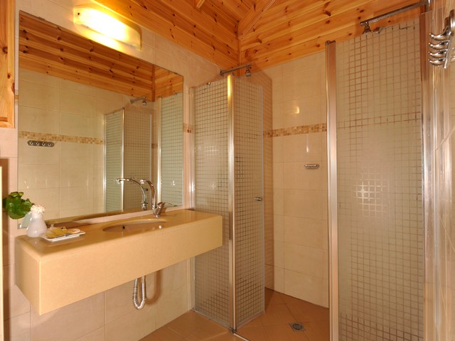 לוין - בקתת עץ משפחתית