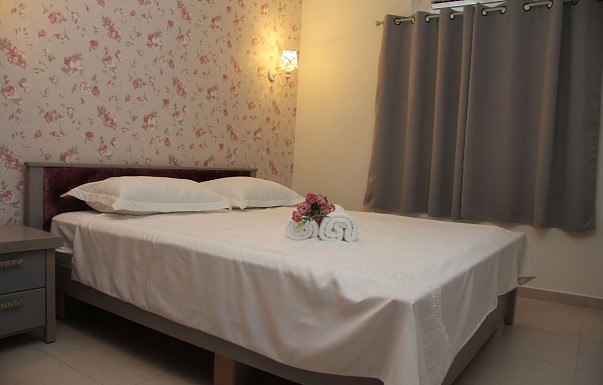 צימר נוף פקיעין - מיטה זוגית