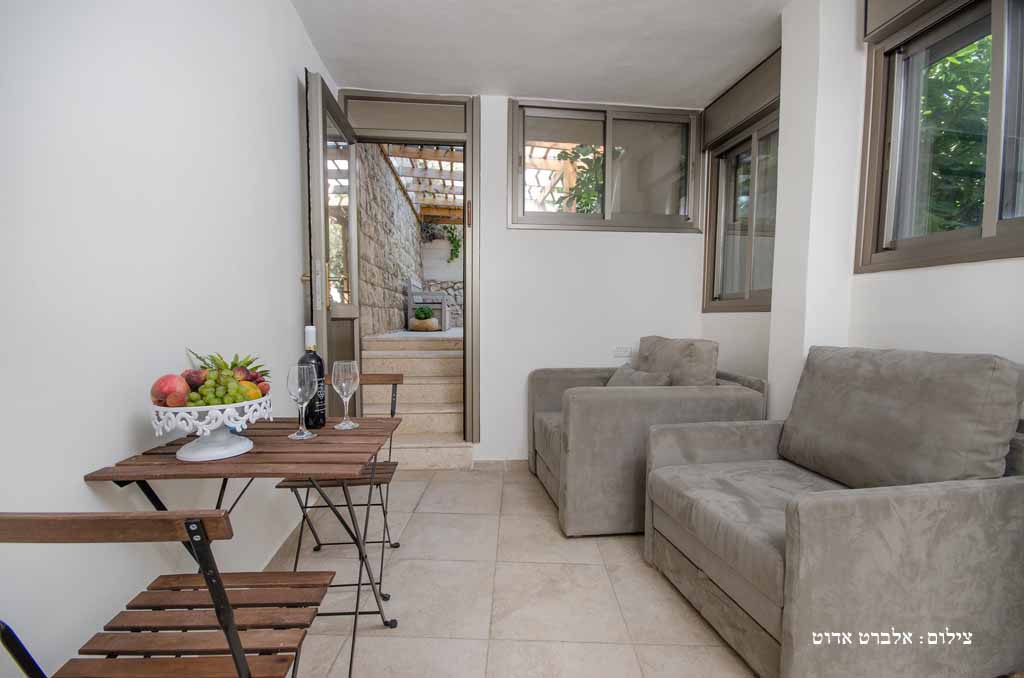 רוח צפתית צימר ימה - חדר ליד מרפסת