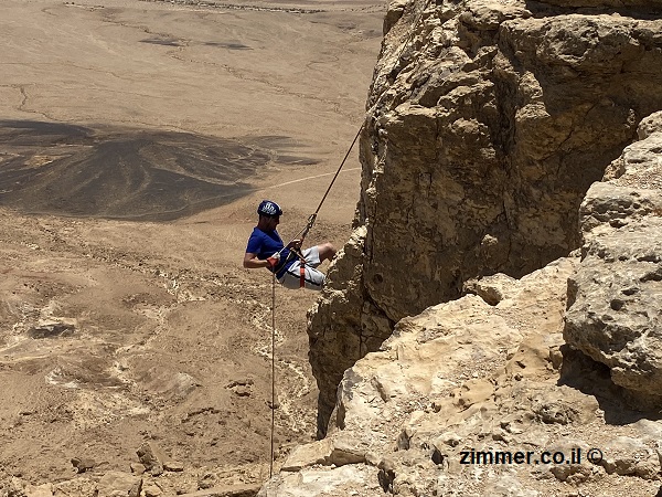 גלישת צוקים סנפלינג במכתש רמון