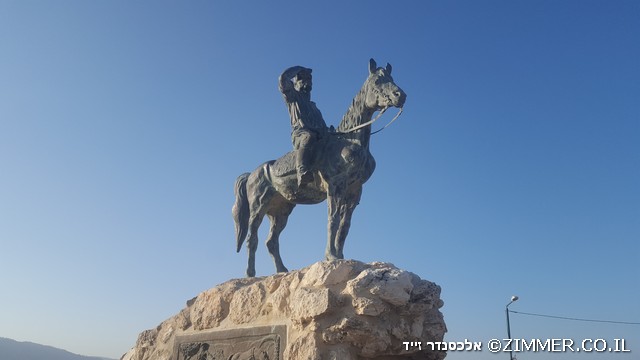 האיש על הסוס - פסל אלכסנדר זייד