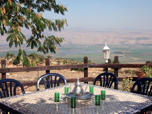 על%20הצוק%20מול%20הנוף%20,%20רמות%20נפתלי