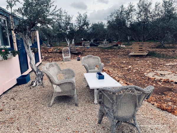 הבקתה%20בבוסתן%20האומנים%20בכליל%20,%20כליל