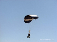 מורן%20וסיוון%20בצניחה%20חופשית%20,%20משפחת%20משש