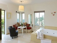 יהודית%20בכפר%20,%20כפר%20ורדים