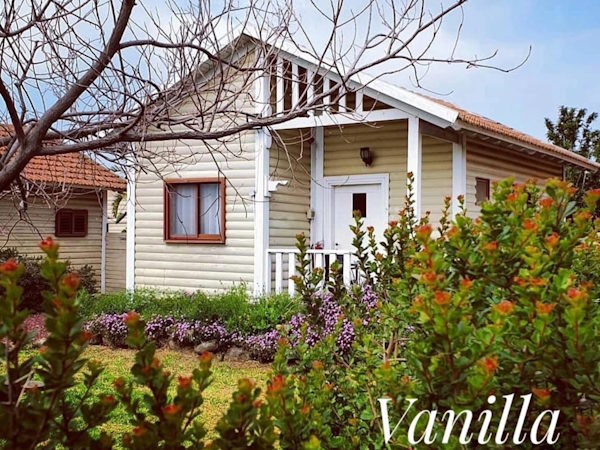 ונילה%20Vanilla%20-%20בקתות%20עץ%20,%20אניעם