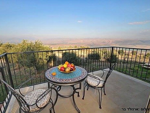 נופש%20מול%20נוף%20החולה%20,%20רמות%20נפתלי
