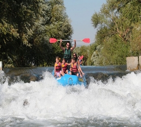 שייט קייקים אבובים וסירות נהר
