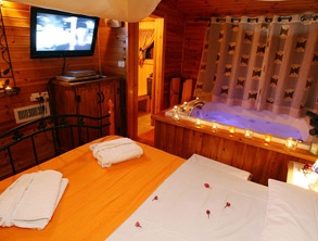 הבקתות של אילנה בגליל - סאונה  וג'קוזי מנות