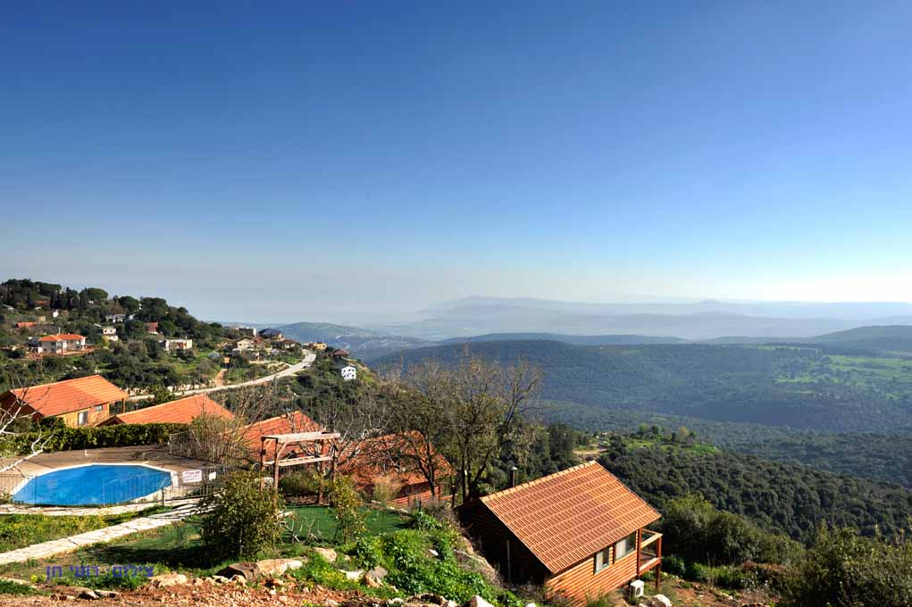 צימרים יוקרתיים פנויים לפסח בדקה ה 99. בתמונה: צימר לוין באמירים