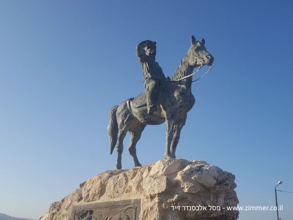 Click to visit האיש על הסוס - פסל אלכסנדר זייד
