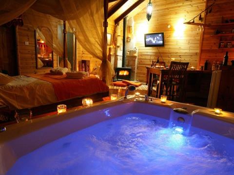 הבקתות של אילנה בגליל - סאונה  וג'קוזי מנות