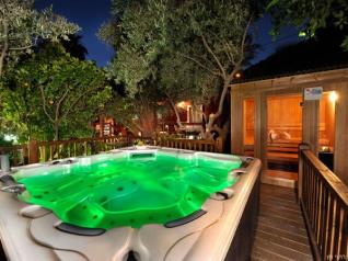 Click to visit cabins on Hanna’s estate