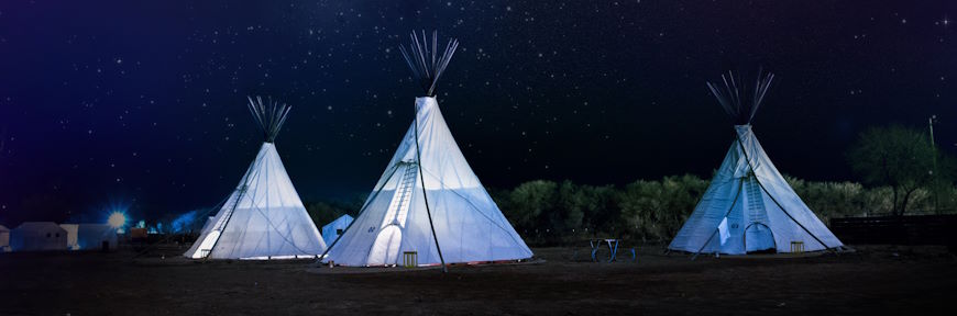 קמפינג באוהלים אינדיאנים מאובזרים בגולן